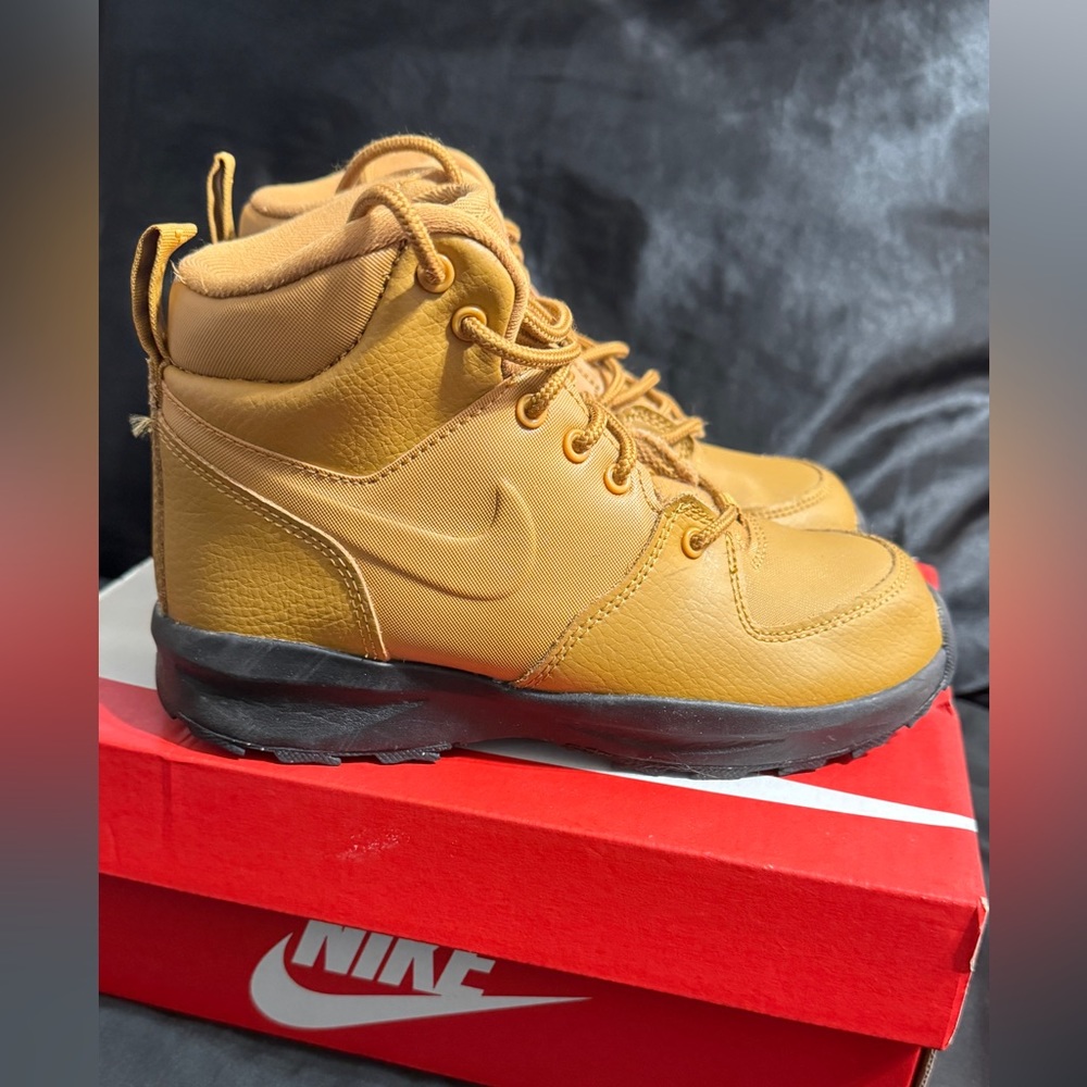 Nike Manoa LTR (PS) size 2 - Preschool Nike Boots